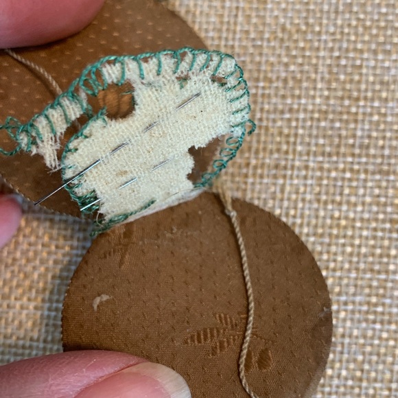 Antique spool and needle case. Turn of the century piece with sweet writing. - Picture 9 of 10